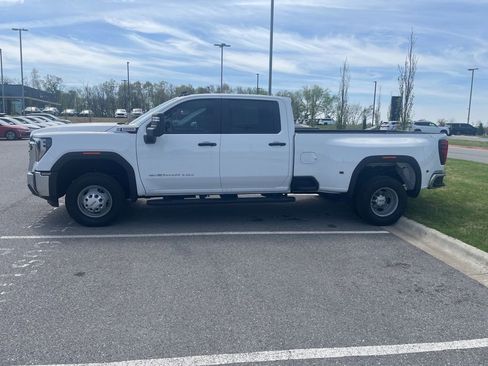 Used 2025 GMC Sierra 3500 Pro w/ 1SA Pro Safety Plus Package AWD/4WD image 2