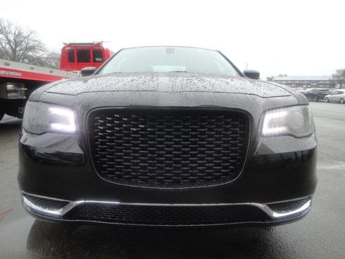 Used 2019 Chrysler 300 Touring w/ Sport Appearance Package image 2