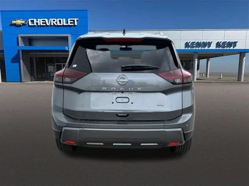 Used 2026 Nissan Rogue SL FWD image 9