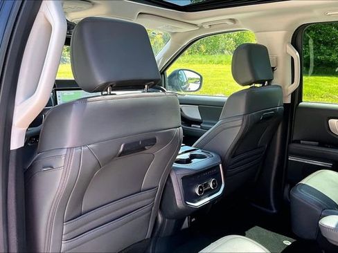 Used 2025 Ford Expedition Max Active AWD/4WD image 36