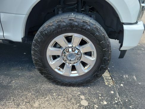 Used 2021 Ford F250 Platinum w/ FX4 Off-Road Package image 4