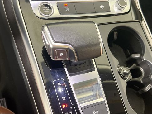 Used 2022 Audi Q8 Premium w/ Convenience Package image 16