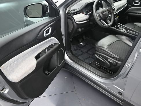 Used 2022 Jeep Compass Latitude FWD image 10