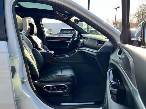 Used 2023 Jeep Grand Cherokee Overland w/ Luxury Tech Group IV image 26