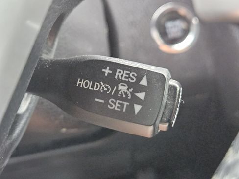 Used 2019 Toyota Highlander Limited Platinum FWD image 29