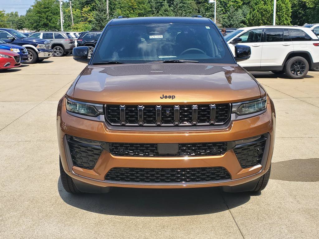 New 2026 Jeep Grand Cherokee Limited AWD/4WD image 2