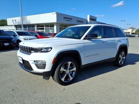 New 2025 Jeep Grand Cherokee Limited image 8