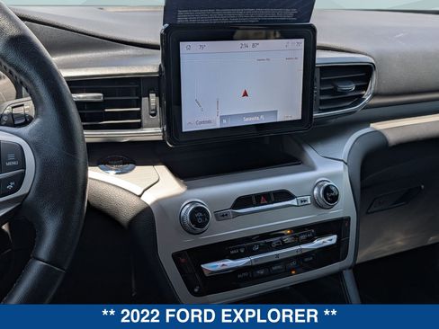 Certified 2022 Ford Explorer XLT w/ Equipment Group 202A RWD image 30