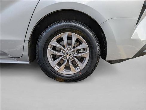 Used 2024 Toyota Sienna XLE image 23