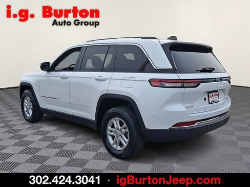 Used 2023 Jeep Grand Cherokee Laredo w/ Luxury Tech Group I AWD/4WD image 4