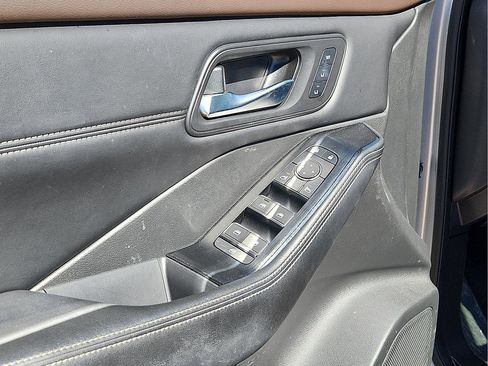 Used 2023 Nissan Rogue SL w/ SL Premium Package image 15