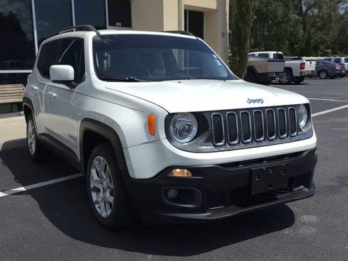 Used 2016 Jeep Renegade Latitude FWD image 3