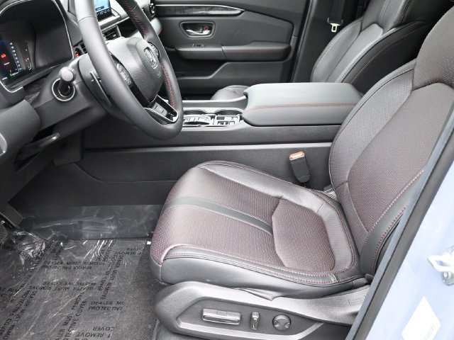 Used 2025 Honda Pilot Black Edition image 32