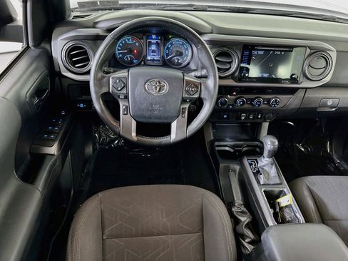 Used 2018 Toyota Tacoma TRD Off-Road AWD/4WD image 21