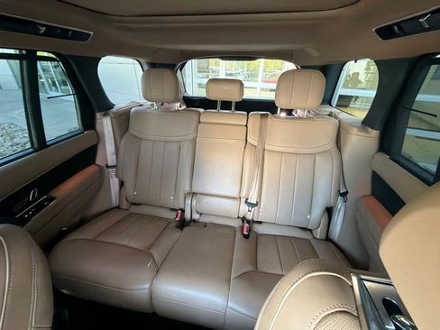 Used 2025 Land Rover Range Rover SE AWD/4WD image 18