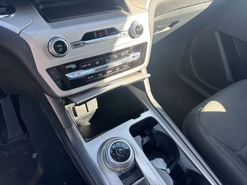 Used 2023 Ford Explorer XLT image 12