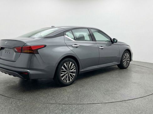 Used 2025 Nissan Altima 2.5 SV image 9