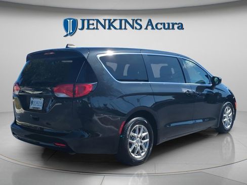 Used 2023 Chrysler Voyager LX image 6