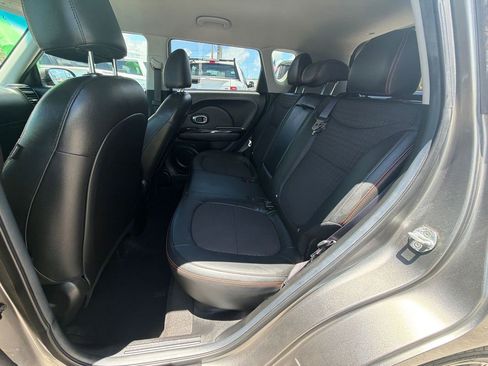 Used 2017 Kia Soul ! FWD image 14