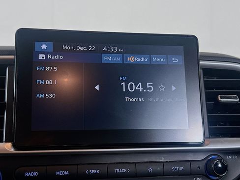 Used 2023 Hyundai Venue SEL image 21