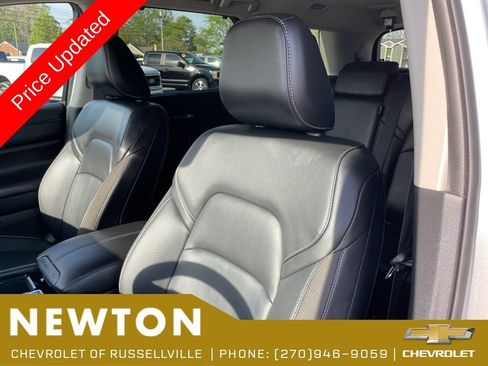 Used 2025 Nissan Pathfinder SL AWD/4WD image 7