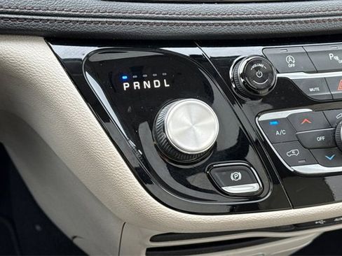 Used 2020 Chrysler Pacifica Limited image 28