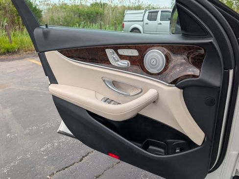 Used 2019 Mercedes-Benz E 300 4MATIC image 11