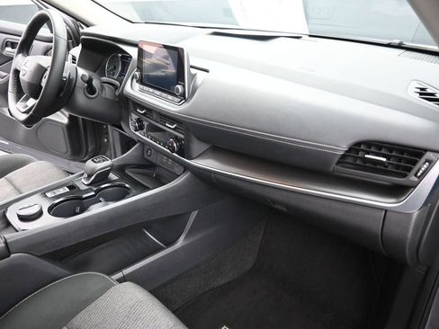 Used 2025 Nissan Rogue SV AWD/4WD image 16