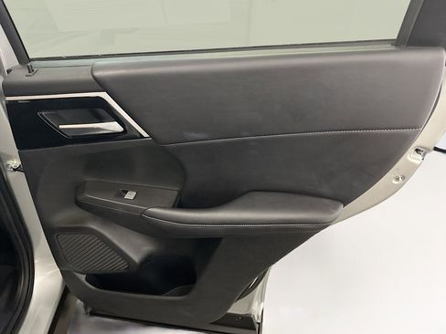 Used 2024 Mitsubishi Outlander SE image 33