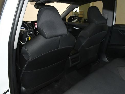 Used 2021 Toyota Camry LE image 15