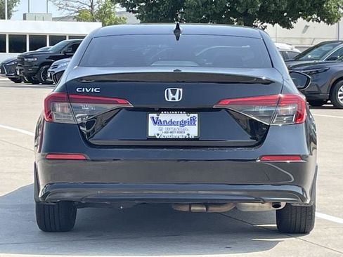 Used 2022 Honda Civic LX image 5