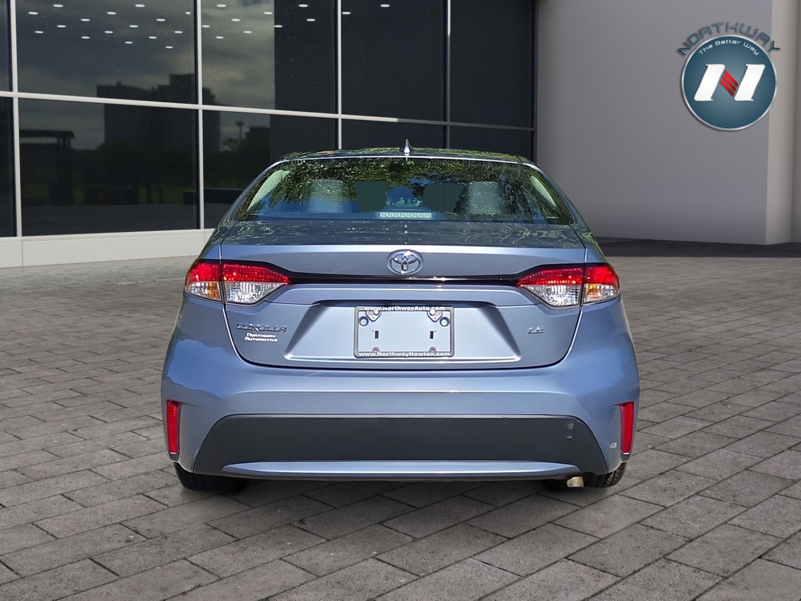 Used 2022 Toyota Corolla LE FWD image 4
