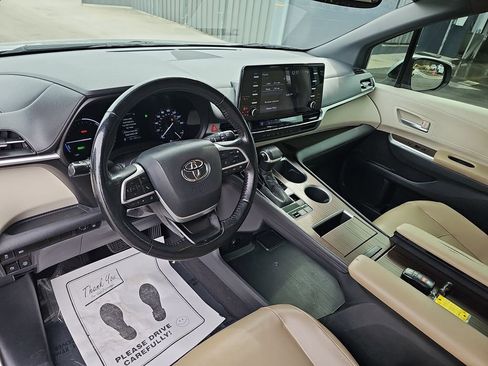 Used 2021 Toyota Sienna XLE image 22