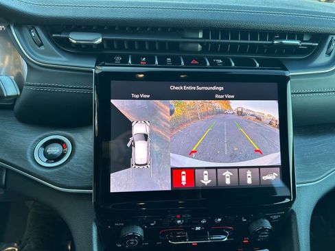 New 2025 Jeep Grand Cherokee L Limited w/ Luxury Tech Group II image 16