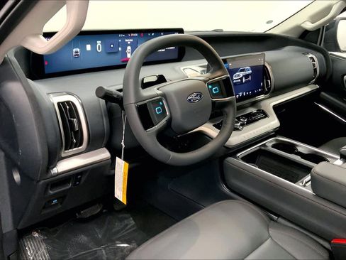 New 2025 Ford Expedition Active image 7