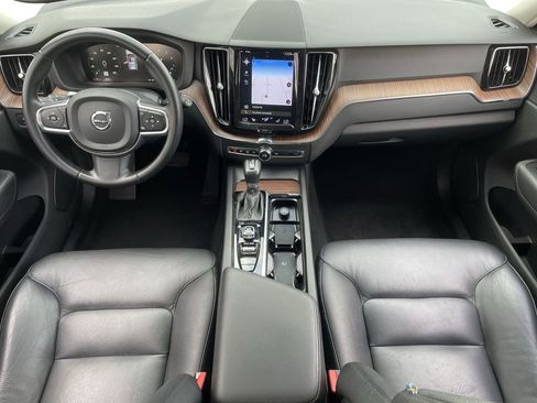 Used 2021 Volvo XC60 T5 Momentum w/ Premium Package image 21