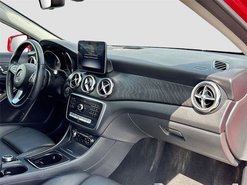 Used 2020 Mercedes-Benz GLA 250 w/ Premium Package image 27