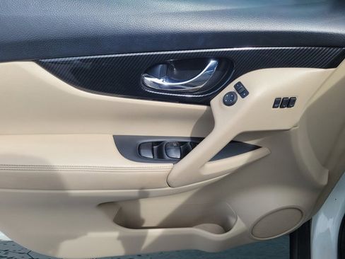 Used 2017 Nissan Rogue SL FWD image 25