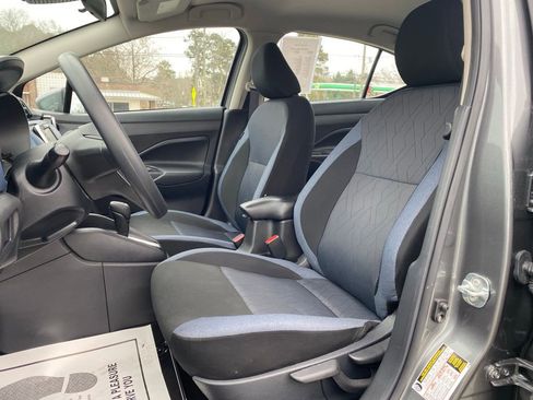 Used 2025 Nissan Versa SV image 10