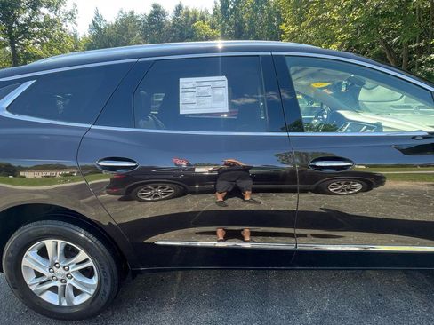 Used 2018 Buick Enclave Essence w/ Trailering Package AWD/4WD image 10