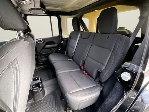 Certified 2020 Jeep Wrangler Unlimited Sahara image 20