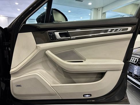 Used 2017 Porsche Panamera Turbo w/ Carbon Fiber Interior Package AWD/4WD image 43