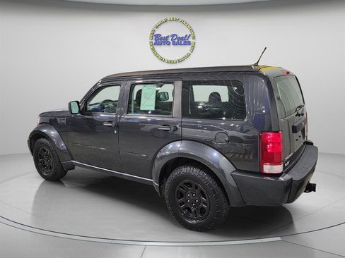 Used 2011 Dodge Nitro SE image 3