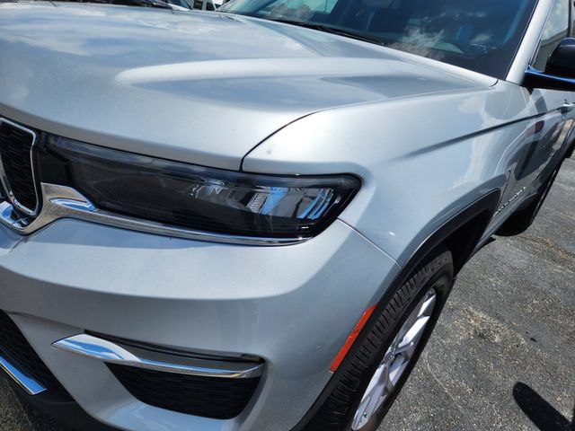 Used 2022 Jeep Grand Cherokee Limited w/ MOPAR Finishing Package AWD/4WD image 23
