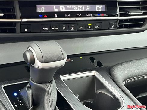 Certified 2026 Toyota Sienna XLE FWD image 30