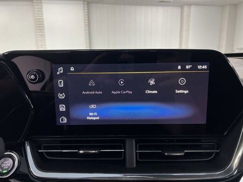 Certified 2025 Chevrolet Trax RS w/ Sunroof Package FWD image 13