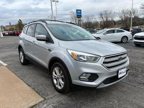 Used 2018 Ford Escape SE w/ SE Sync 3 Package image 4