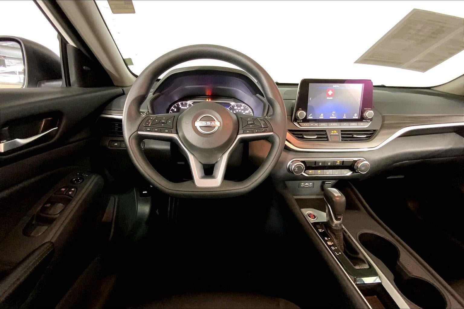 Used 2025 Nissan Altima 2.5 SV FWD image 5