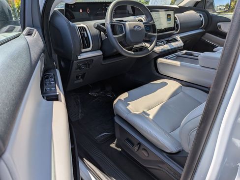 Used 2025 Ford Expedition Active AWD/4WD image 11