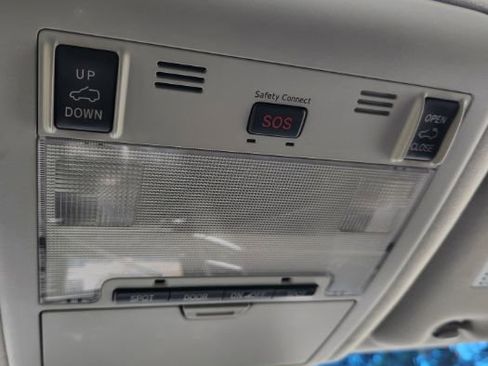 Used 2013 Toyota Land Cruiser image 35